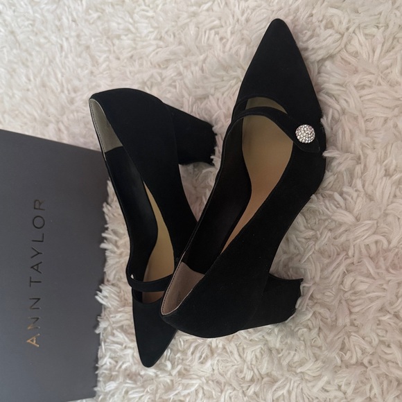 Ann Taylor Maryjane pumps in Black with Rhinestone Accent. - Picture 4 of 6